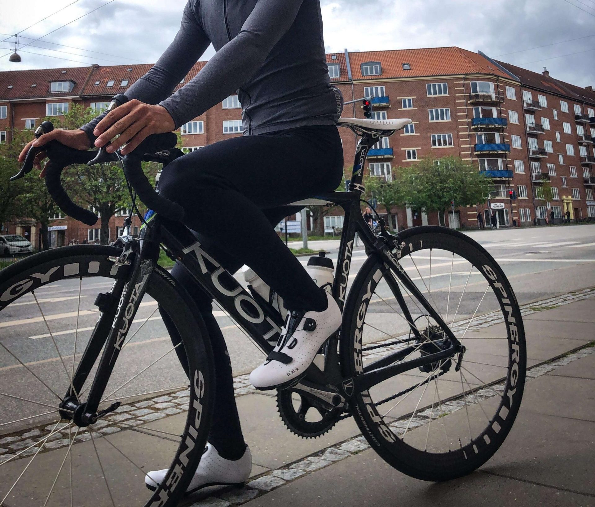 Bedste cykelsko til racer, cykelsko testFIZIK Tempo R5 Overcurve Racer Cykelsko, Alexander Sibast, MereSport.dk cykelsko,