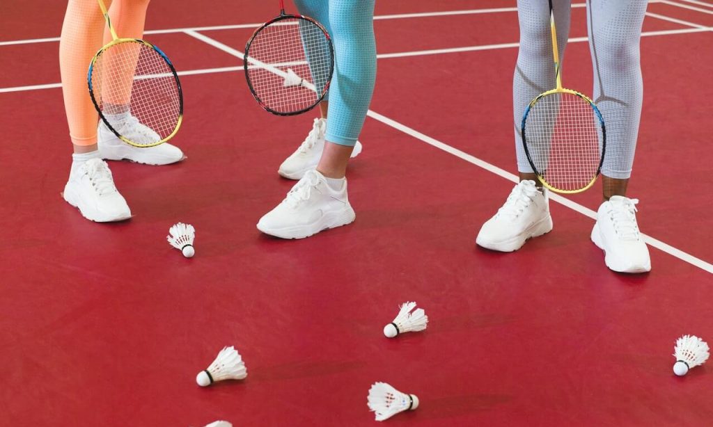 Badminton ketcher test, 2022, 2023, Bedste badminton ketchere til alle niveauer, badmintonketcher, sport, yonex, forza, bedste tilbud, badminton sæt, opstrengning af badmintonketcher