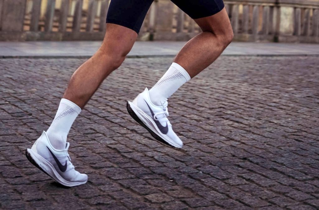 Bedste løbesko, Løbesko test, 2022, bedste løbesko til prisen, bedst i test, de bedste løbesko, bedste stødabsorberende løbesko, bedste løbesko kvinder, bedste løbesko dame, bedste nike løbesko, adidas løbesko, hvilke løbesko skal jeg vælge, hvor længe holder løbesko, hvor ofte skal man skifte løbesko, hvad er pronation - løbesko, løbesko dame test, løbesko bedst i test, løbesko herre test