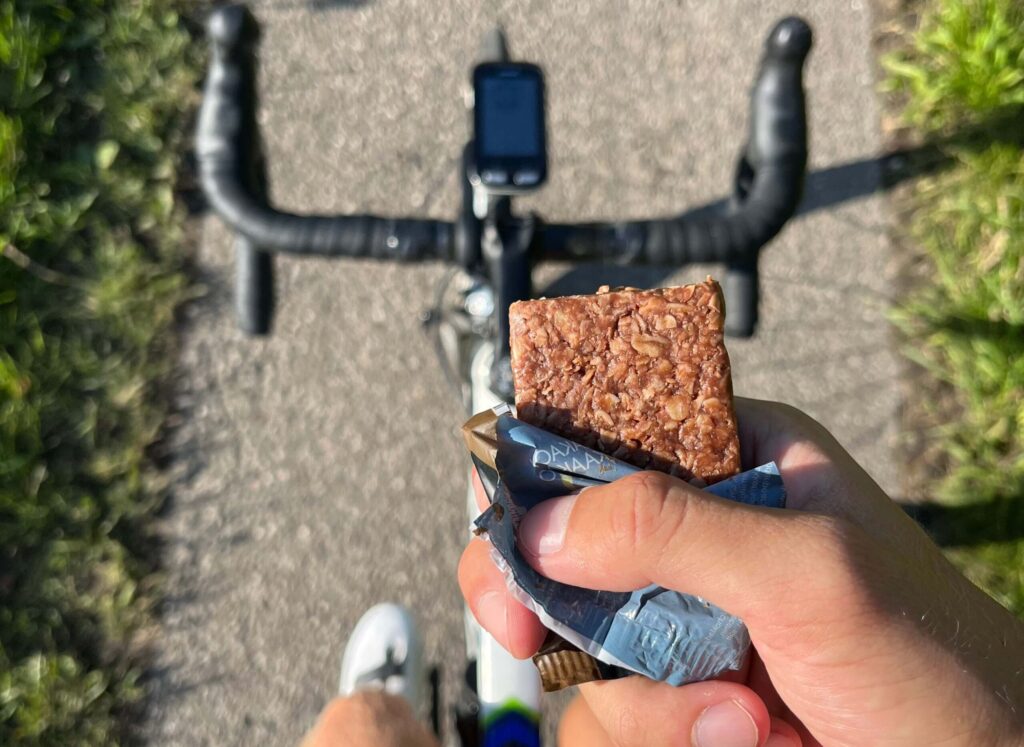 Bedste energibar, energibar test, energiprodukter test, bedste energiprodukter, energi til løb, energi til cykling, energi til maraton, energi til ironman, energiindtag, Purepower Energy Snack, kakao, peanuts, hvad spiser man under et maraton?, energibar med bedste smag, Atnu energibar, Noutron energibar, powerbar energibar, High5 energibar, SIS Go energibar, testvinder, bedst i test, 2023, 2024