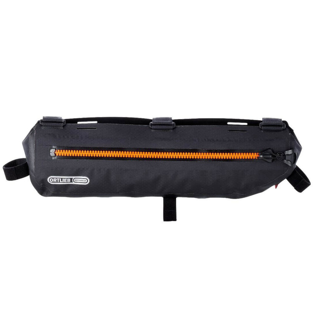 Ortlieb Frame-Pack Toptube - Bike Packing Steltaske - 4 Liter, Bikepacking steltaske, fullframe, frame bag, 4 liter steltaske, bedste steltaske til bikepacking, bedste bikepacking taske til prisen, billig bikepacking taske, billig framebag, bedste bikepacking taske, bikepacking taske test, cykeltaske test, 2023, 2024 cykeltaske til bikepacking, taske til overrør, oppakning bikepacking, bikepacking udstyr, grej, opbevaring, cykelferie, vandtæt cykeltaske, bikepacking taske vandtæt, sort cykeltaske, taske til racercykel, taske til gravel cykel, bike, mountainbike taske, bedste bikepacking udstyr, bedst i test, stabil cykeltaske, bikepacking taske carbon, vandtæt membran, kompakt bikepacking taske, letvægt bikepacking taske, vejer under 500 gram