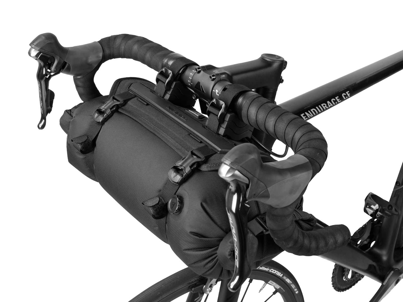 Topeak Frontloader - Styrtaske - Sort - 8 Liter, Bikepacking styrtaske, bedste styrtaske til bikepacking, bedste bikepacking taske til prisen, bedste styrtaske til prisen, billig bikepacking taske, billig styrtaske, bikepacking taske test, cykeltaske test, 2023, 2024 cykeltaske til bikepacking, taske til cykelstyr, oppakning bikepacking, bikepacking udstyr, grej, opbevaring, cykelferie, vandtæt cykeltaske, bikepacking taske vandtæt, sort cykeltaske, taske til racercykel, taske til gravel cykel, bike, mountainbike taske, bedste bikepacking udstyr, bedst i test, stabil cykeltaske, bikepacking taske carbon, vandtæt membran, kompakt bikepacking taske, letvægt bikepacking taske, vejer under 500 gram