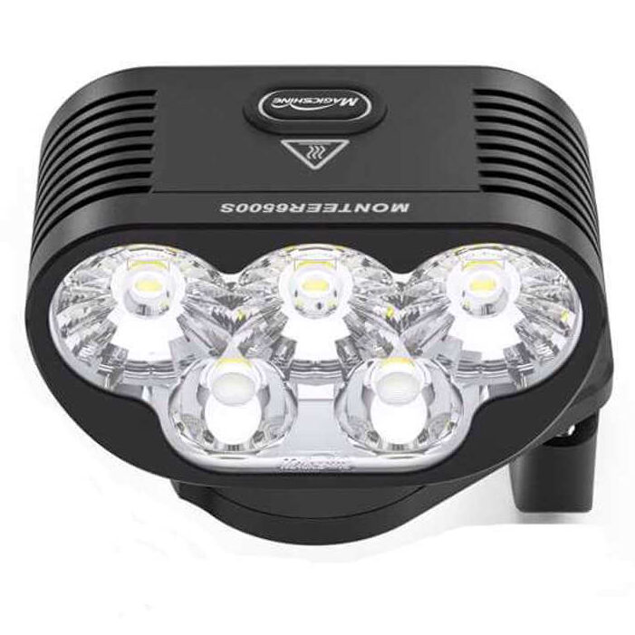 Magicshine - Monteer 6500S V2.0 Galaxy, bedste mtb lygte, bedste forlygte til mtb, bedste mountainbike forlygte, Bedste forlygte, cykelpartner, genopladelig forlygte, USB, cykellygte sæt, Smart Superflash cykellygte, billigt sæt cykellygter, Cykellygte test, cykellygte test 2023, bedste cykellygter, bedst i test, lumen, bedste cykellygte til racer, bedste cykellygte til hverdag, hverdagsbrug, pendling, billig cykellygte, bedst til prisen, god cykellygte, cykellygte til natten, cykellygte til dagslys