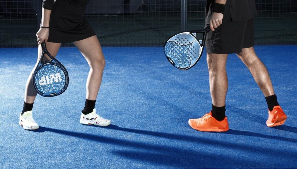 Bedste padel sko, padel sko test, Hvilke sko spiller man padel i, hvilke padel sko skal jeg vælge, Hvordan skal Padelsko sidde, padel sko mærker, All-round Padel Sko, bedst i test, bedst til prisen, padel sko herre, padel sko dame, nike padelsko, adidas padelsko, padel tennis sko, tilbud, babolat padel sko, sko til padel tennis, asics, Head, Wilson, Bullpadel, Joma, K-Swiss, Lacoste, billige padel sko, padelshoppen, ketcherspecialisten